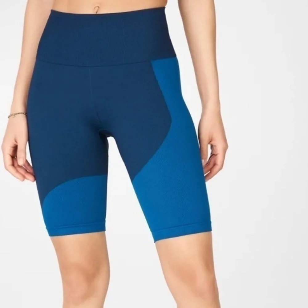 NWT $45 size XS Women's Blue High-Waisted Shorts Fabletics